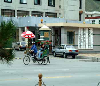 DSCF0082 Tibet, Lhasa, Fahrradtaxi